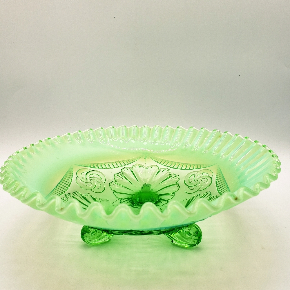 Antique Jefferson Northwood Glass Green Opalescent Ruffle & Rings Crimped Bowl.